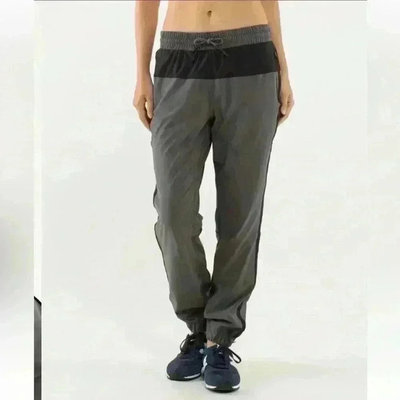 Lululemon Track To Reality Pant
Soot Light / Black / Slalom Stripe Angel Wing - Picture 1 of 16